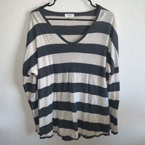 UMGEE V-neck sweater